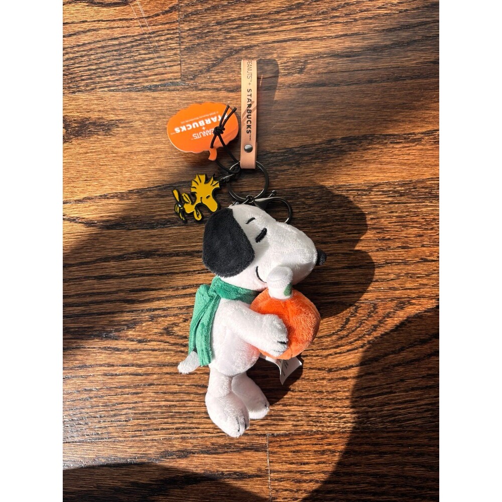 Starbucks Peanuts Snoopy Plush Keychain Bag Charm with Orange Pumpkin NEW